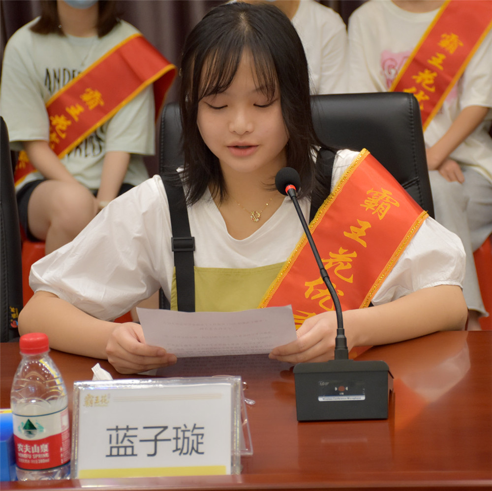學生代表發言2.jpg