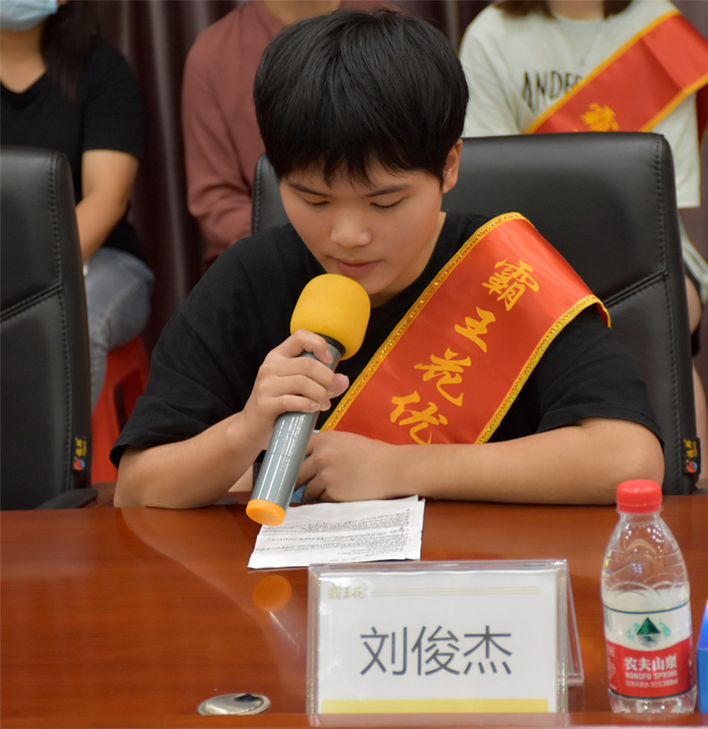學生代表發言3.jpg